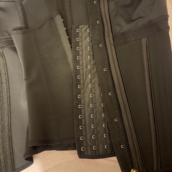 NWOT Women's Waist Trainer - Picture 4 of 4